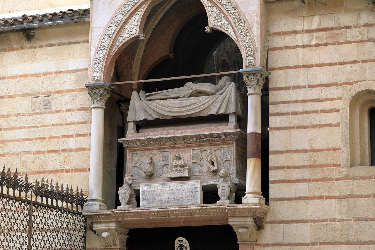 How Piazza dei Signori became the stately room next door to the market square