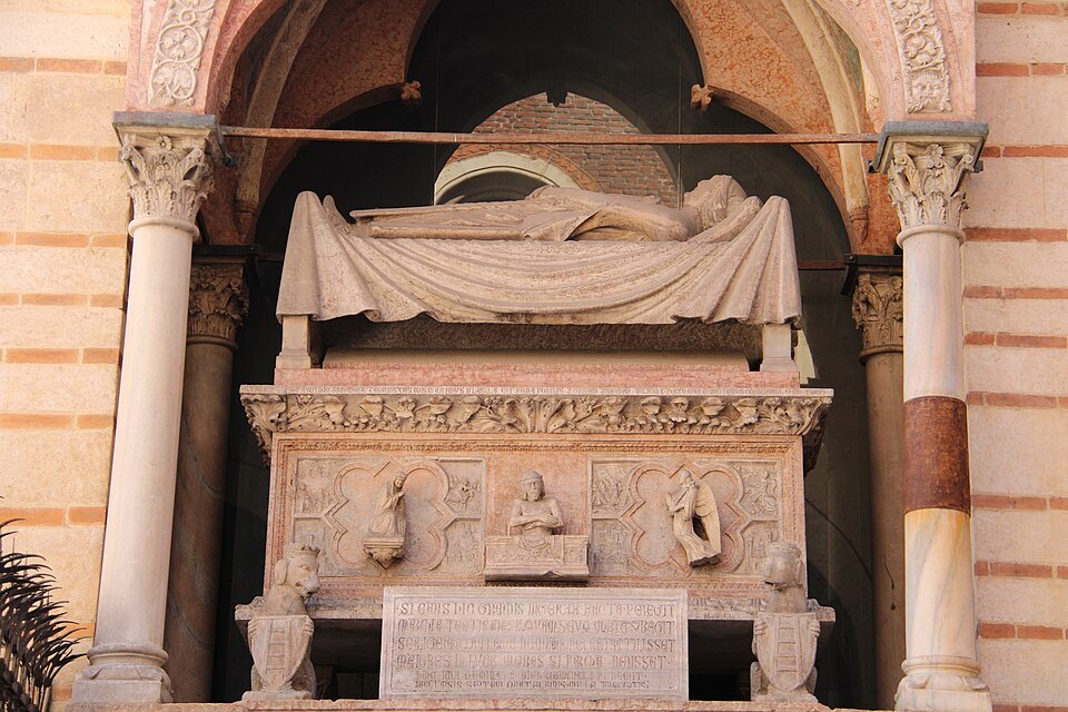 The carved reliefs of Cangrande I's sarcophagus