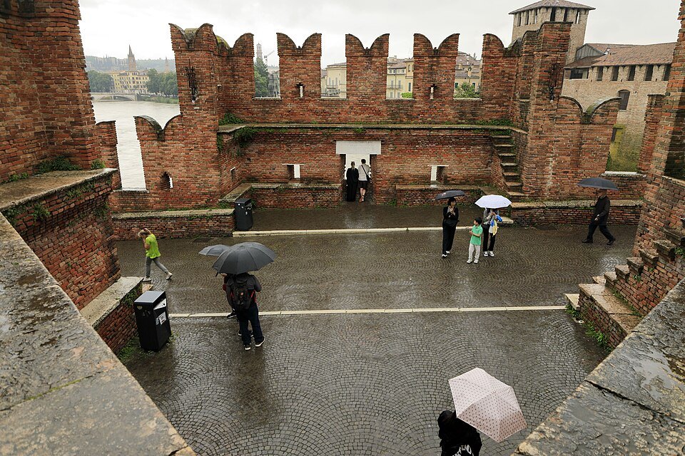 The Ponte Scaligero's battlements in the rain