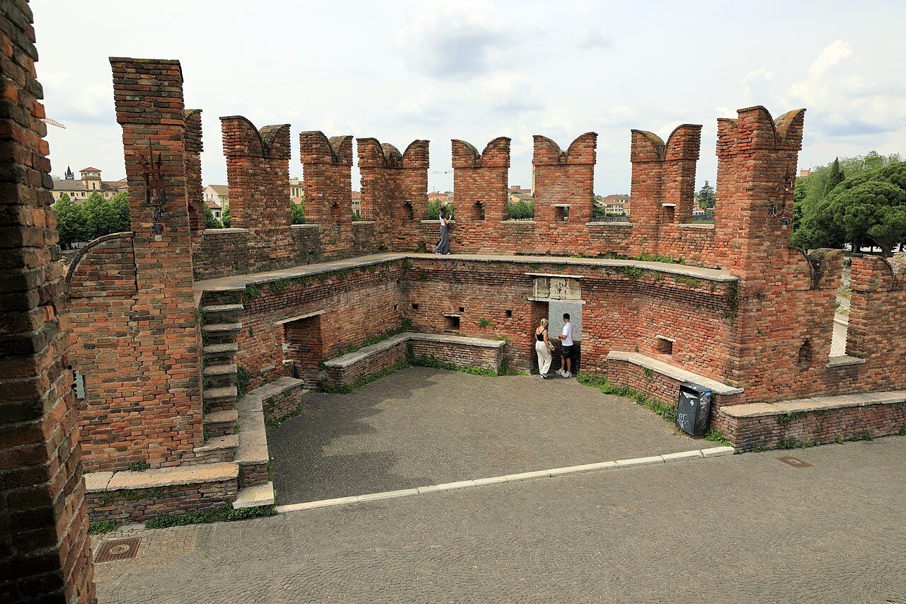 The battlemented brick Ponte Scaligero crossing to Castelvecchio