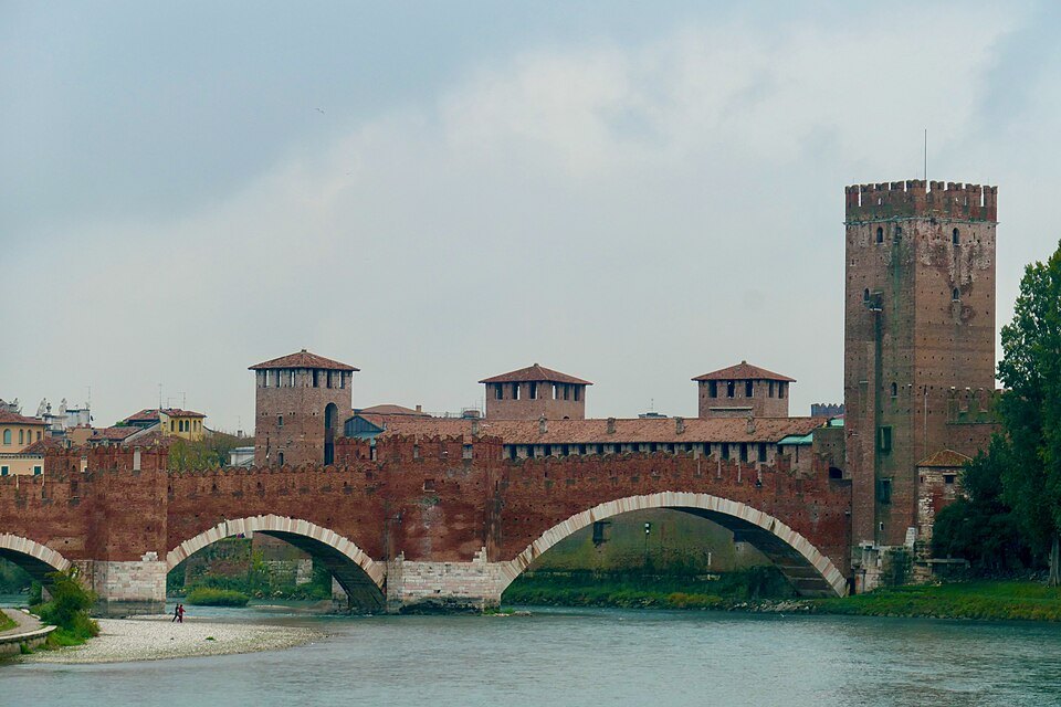The brick Ponte Scaligero and the tower of Castelvecchio across the Adige