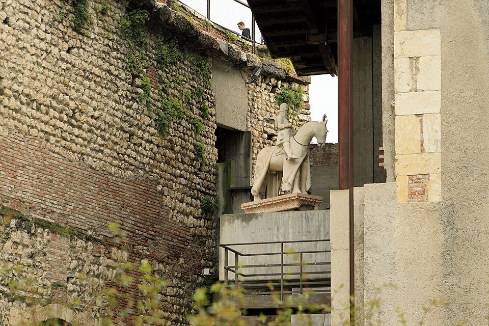 Cangrande della Scala's equestrian statue in its setting by Scarpa