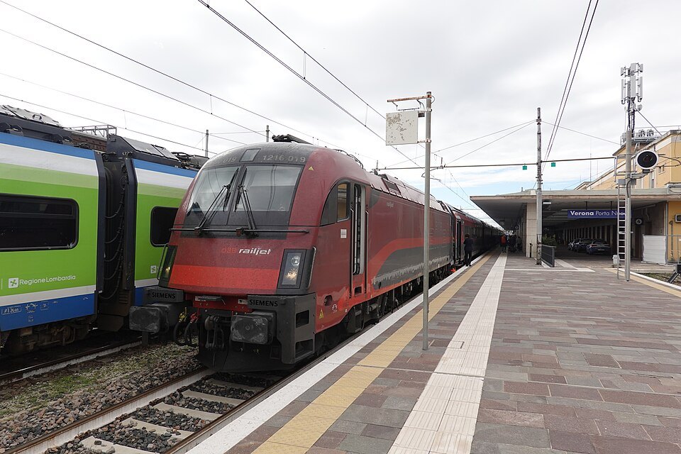 An Austrian Railjet beside a regional train at Porta Nuova