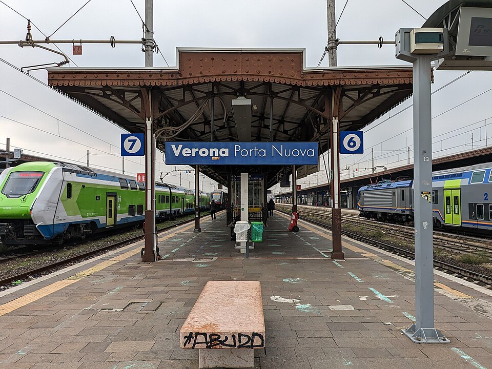 The canopy over platforms 6 and 7 at Verona Porta Nuova