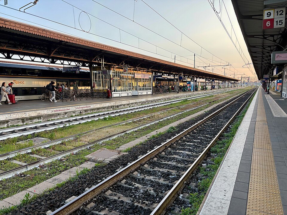 The platforms and tracks of Verona Porta Nuova