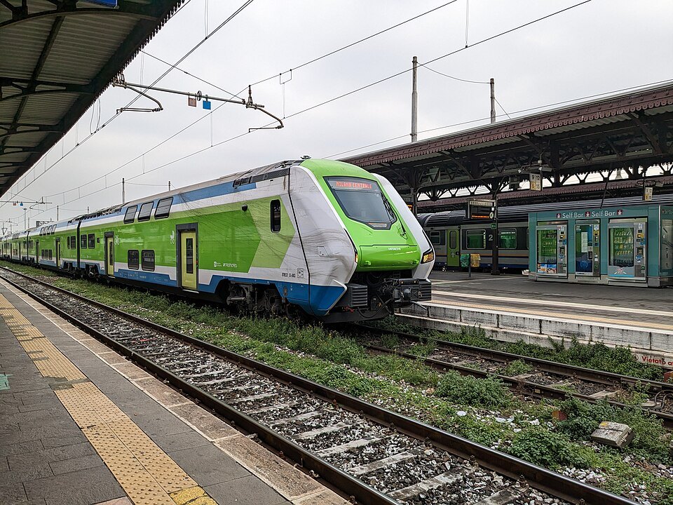 A regional train at a Porta Nuova platform