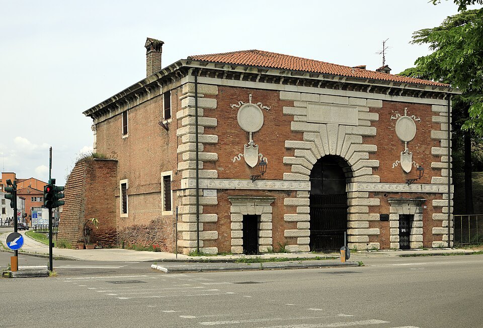 Porta San Zeno from the city side