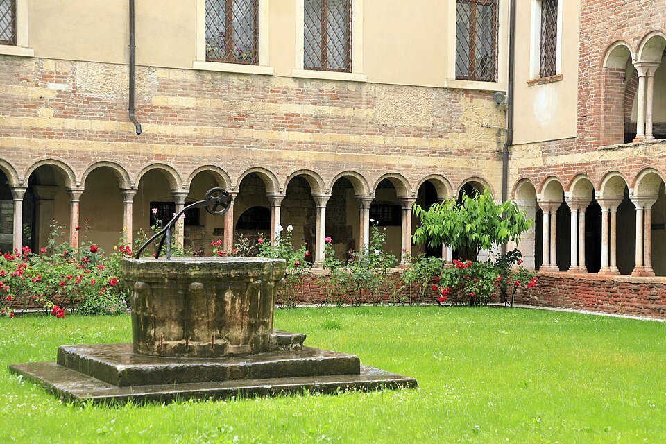 The cloister garth with its well