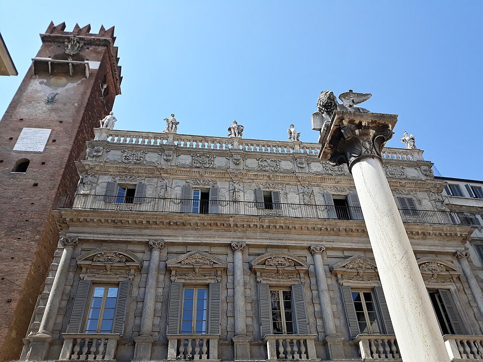 Palazzo Maffei and the Torre del Gardello in the afternoon
