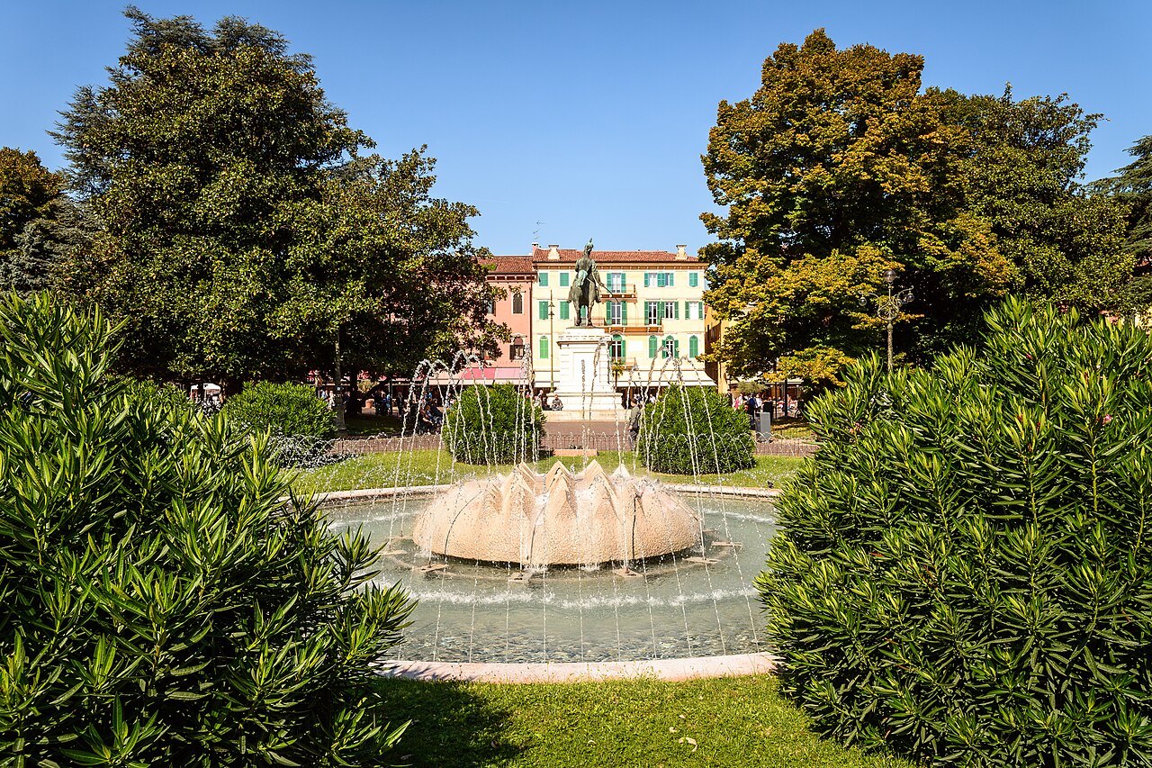 The fountain in the gardens of Piazza Bra