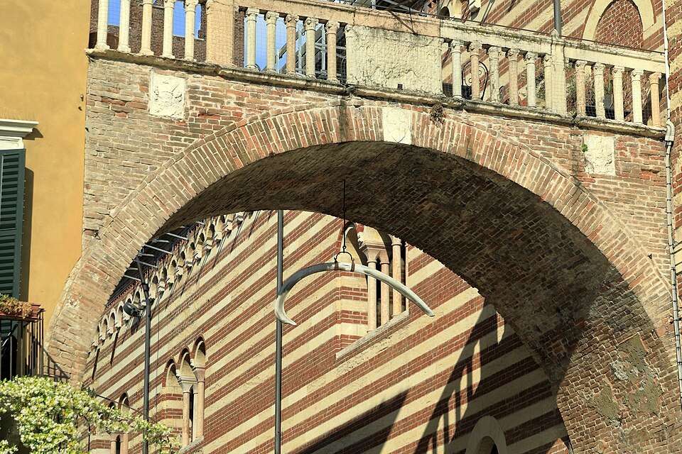 The Arco della Costa, with the bone hanging from its vault