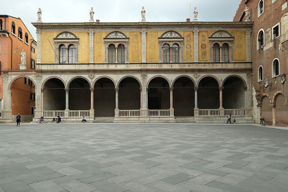 The Loggia del Consiglio's arcade and painted upper floor