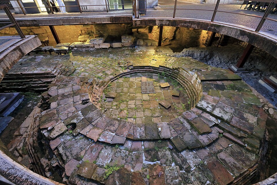 Excavated Roman walls below street level in Via Leoni