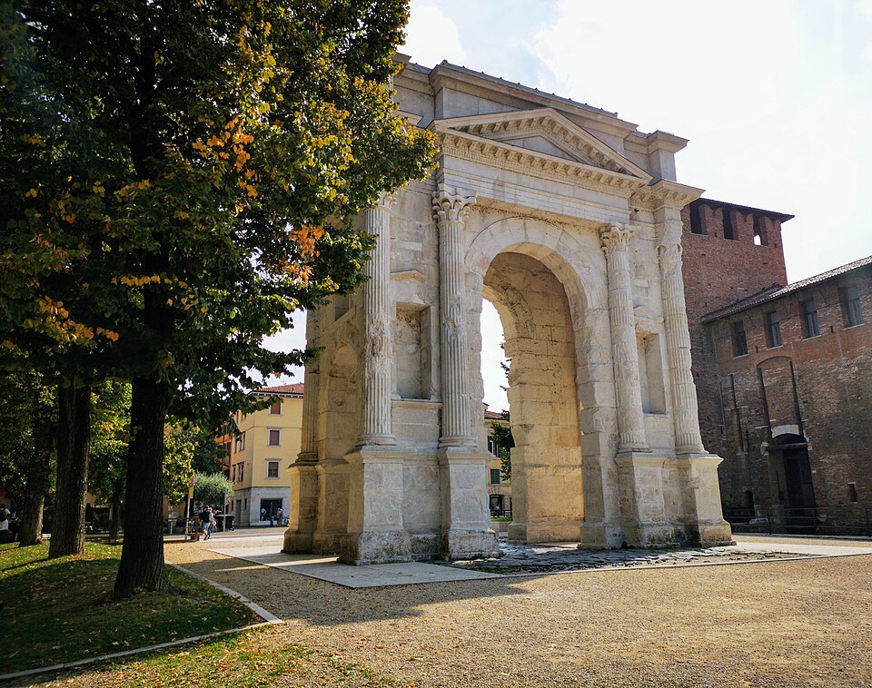 The Arco dei Gavi beside Castelvecchio