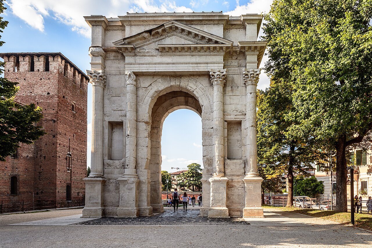 The Roman Arco dei Gavi beside Castelvecchio