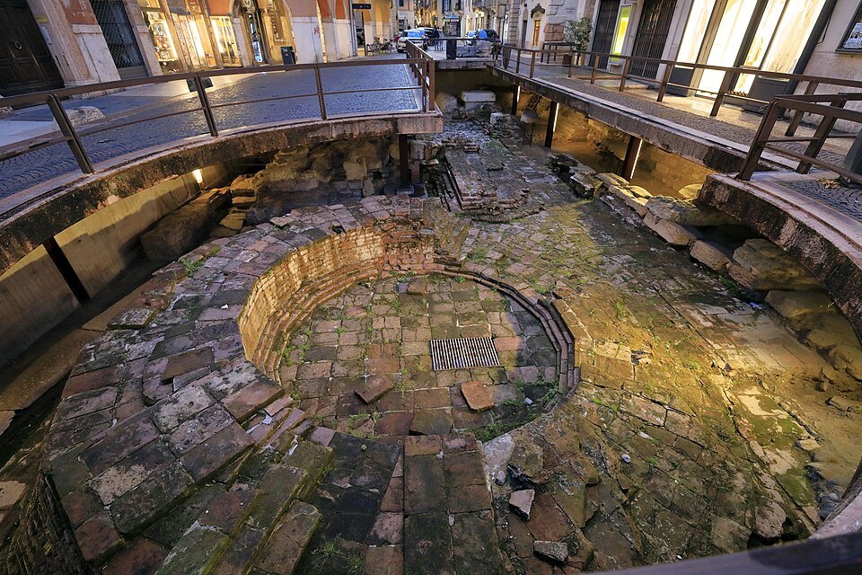 Excavated Roman remains under glass in Via Leoni