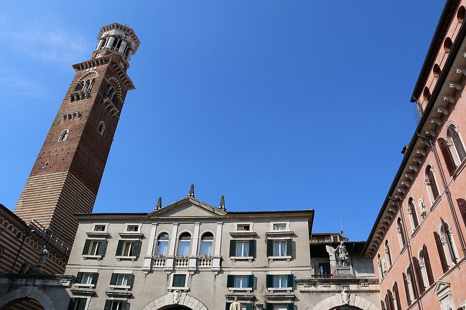 Looking up the tower from the Cortile Mercato Vecchio